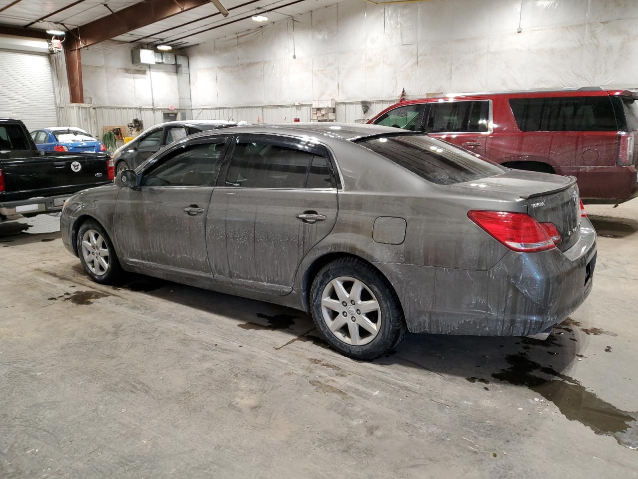 2006 Toyota Avalon - Image 2