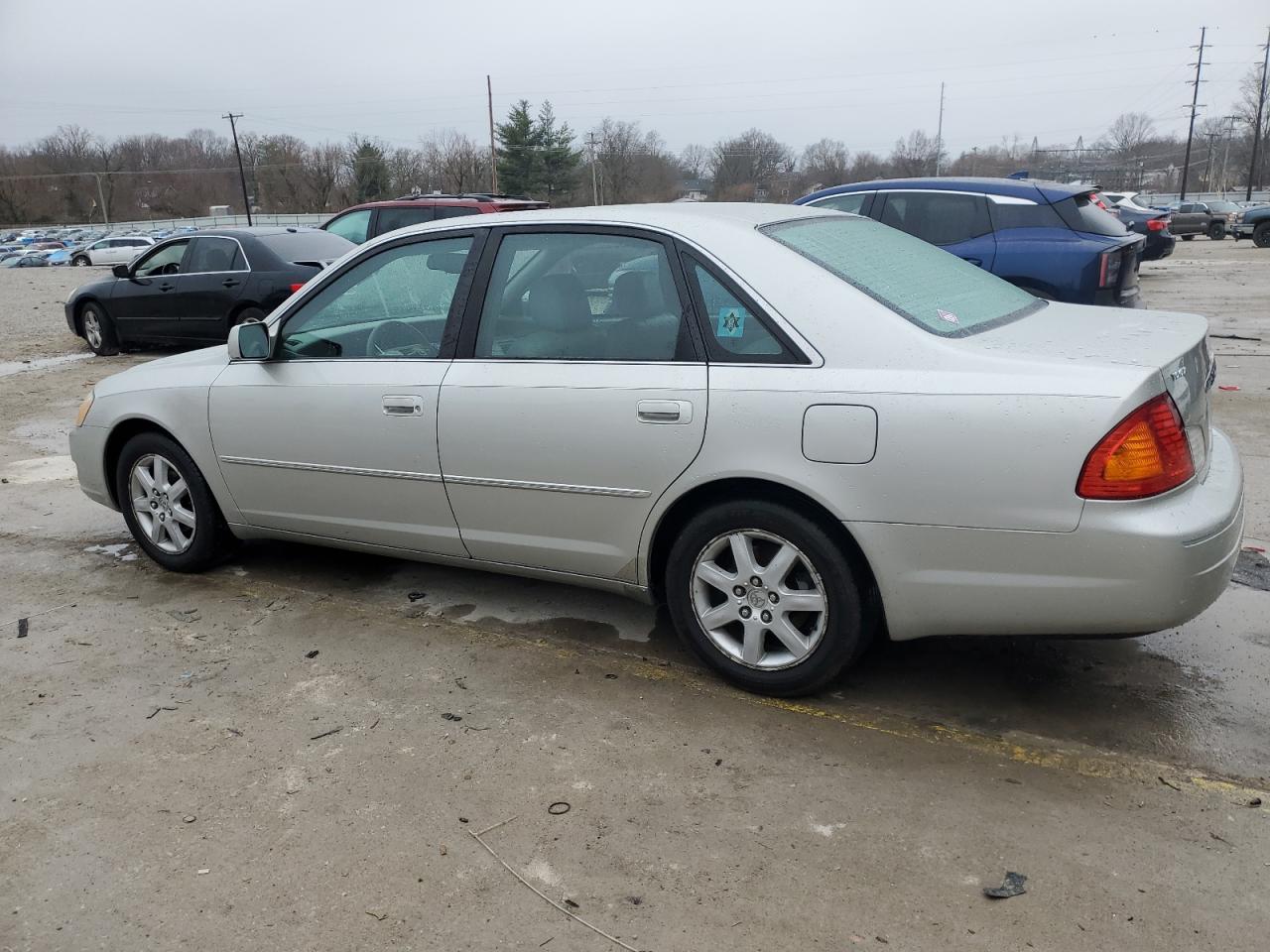 2001 Toyota Avalon - Image 2