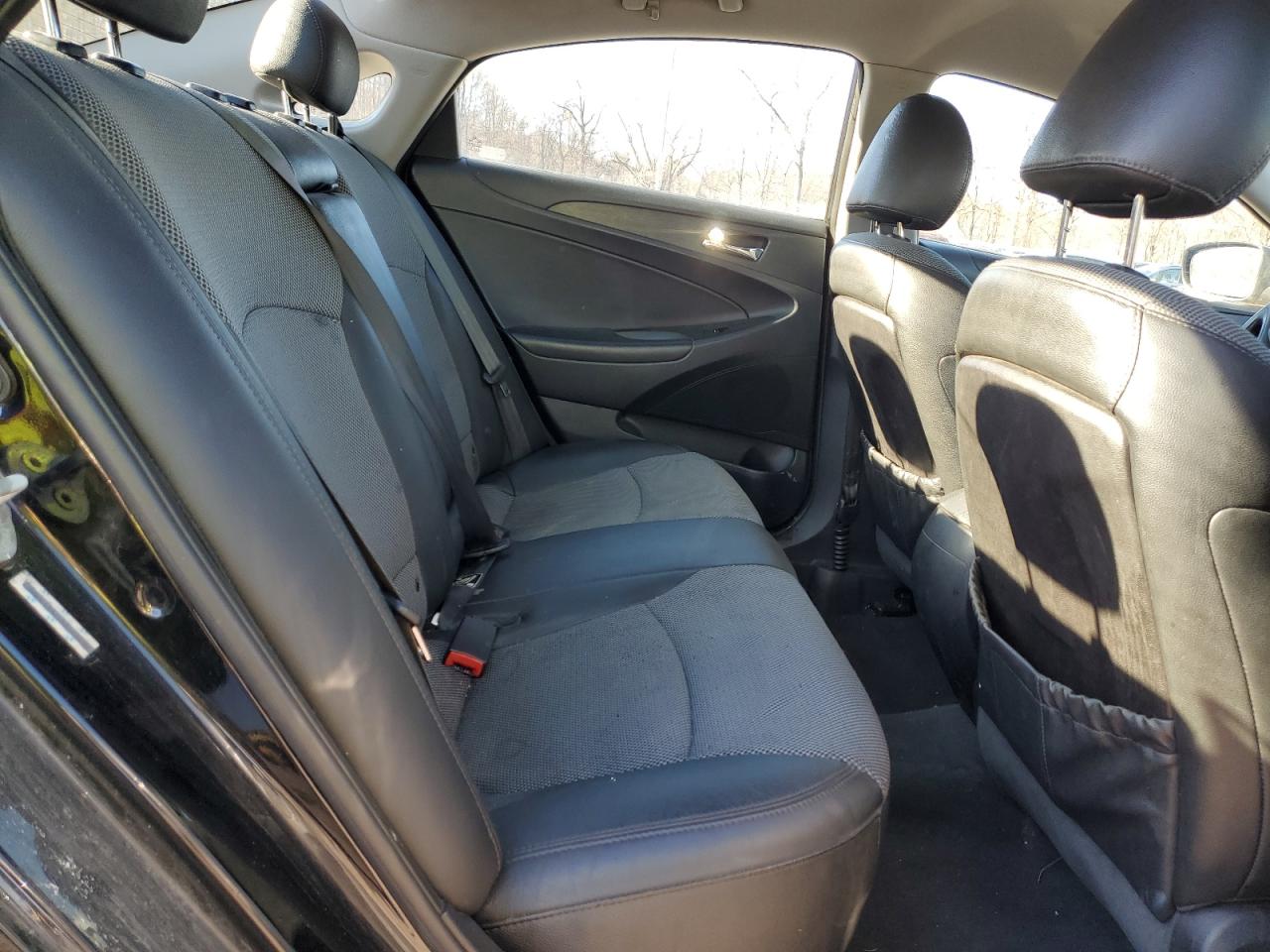 2011 Hyundai Sonata - Image 10