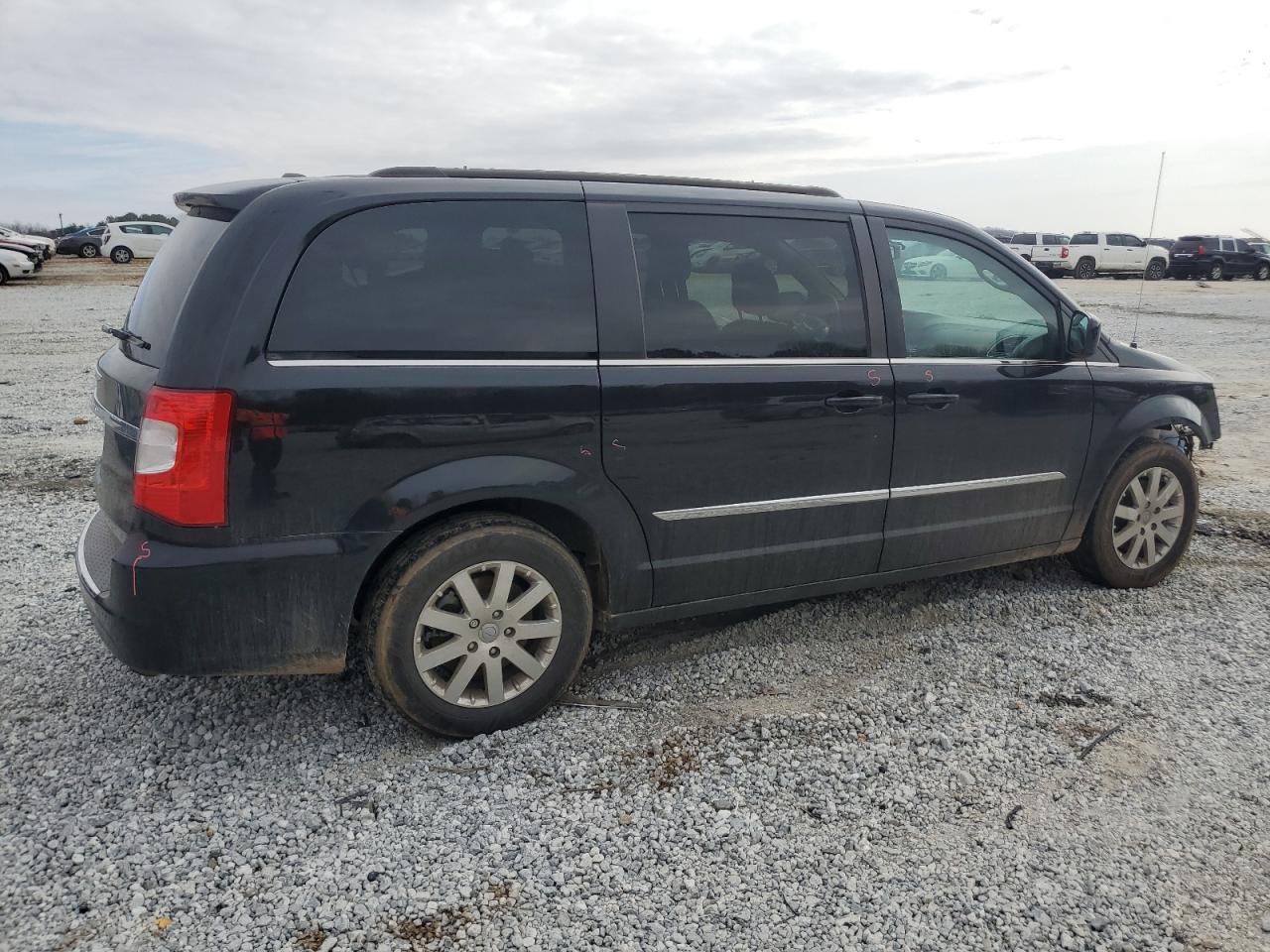 2016 Chrysler Town & Country - Image 3