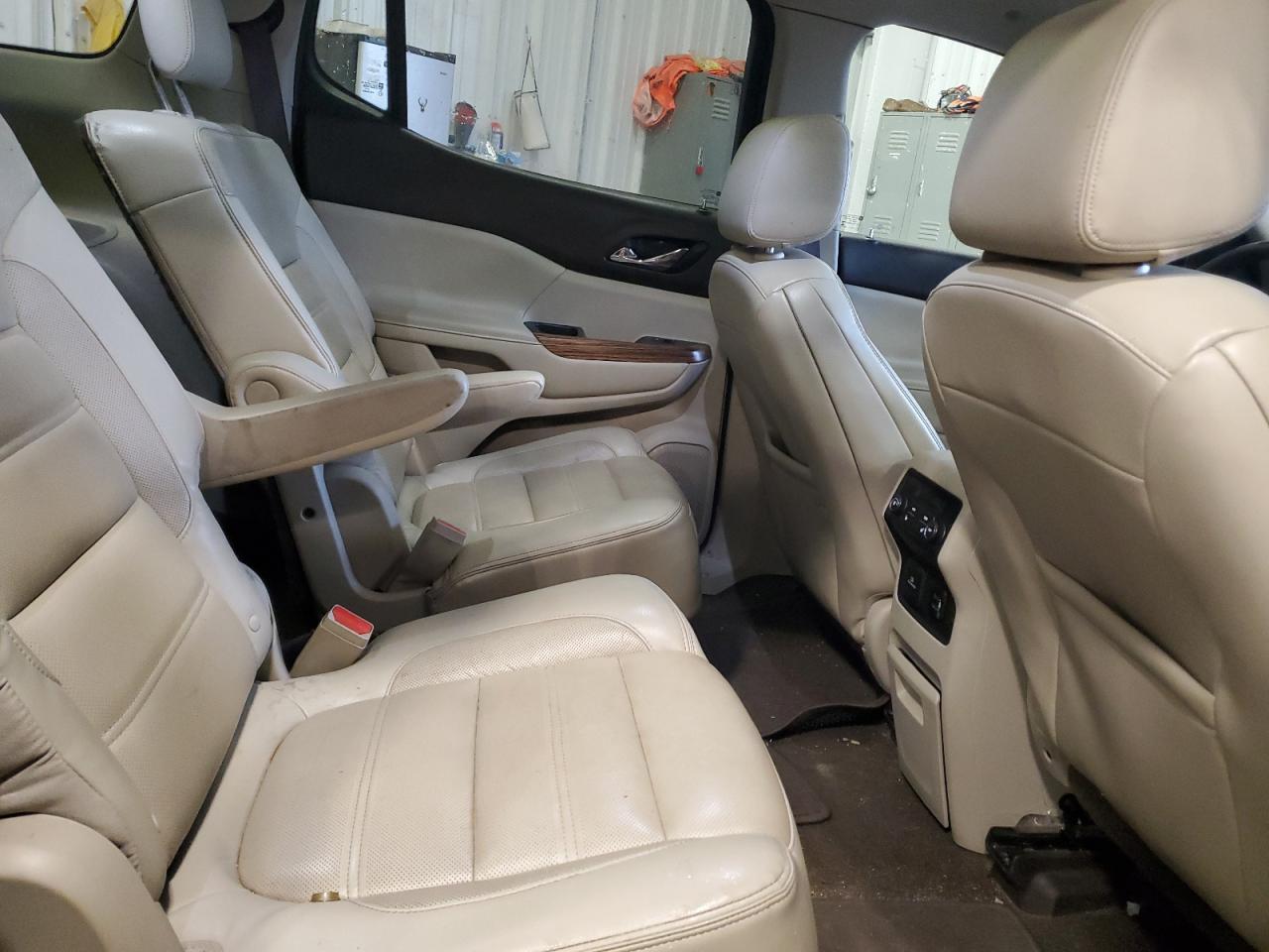 2017 GMC Acadia - Image 11