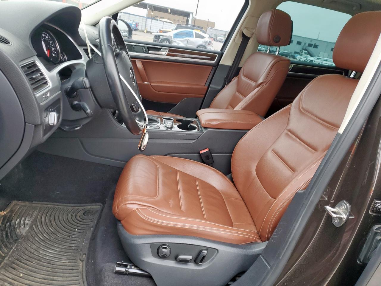 2015 Volkswagen Touareg - Image 7