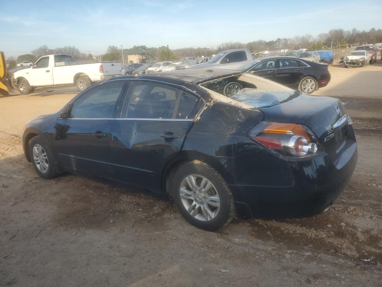 2010 Nissan Altima - Image 2