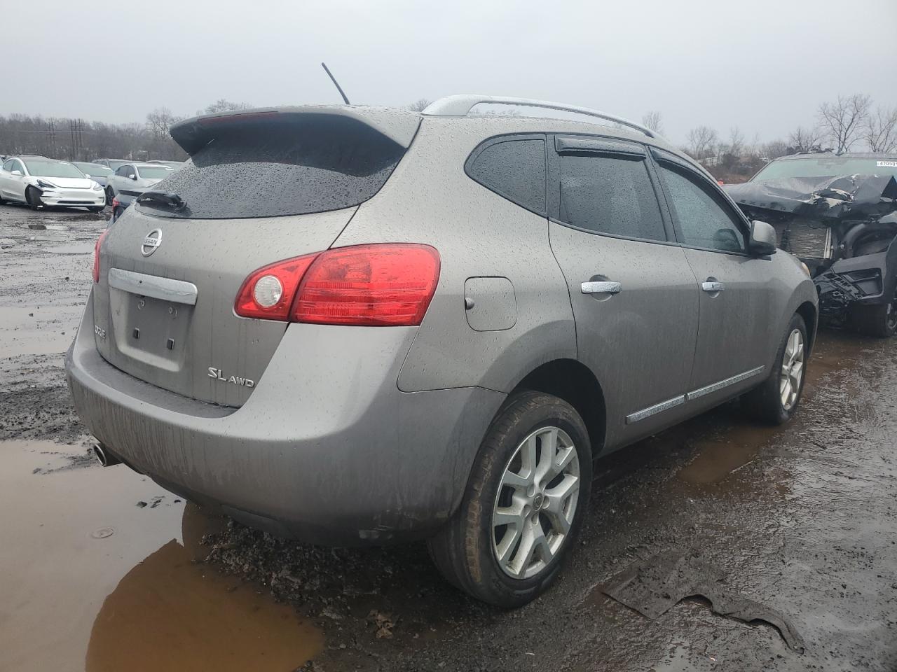 2011 Nissan Rogue - Image 3