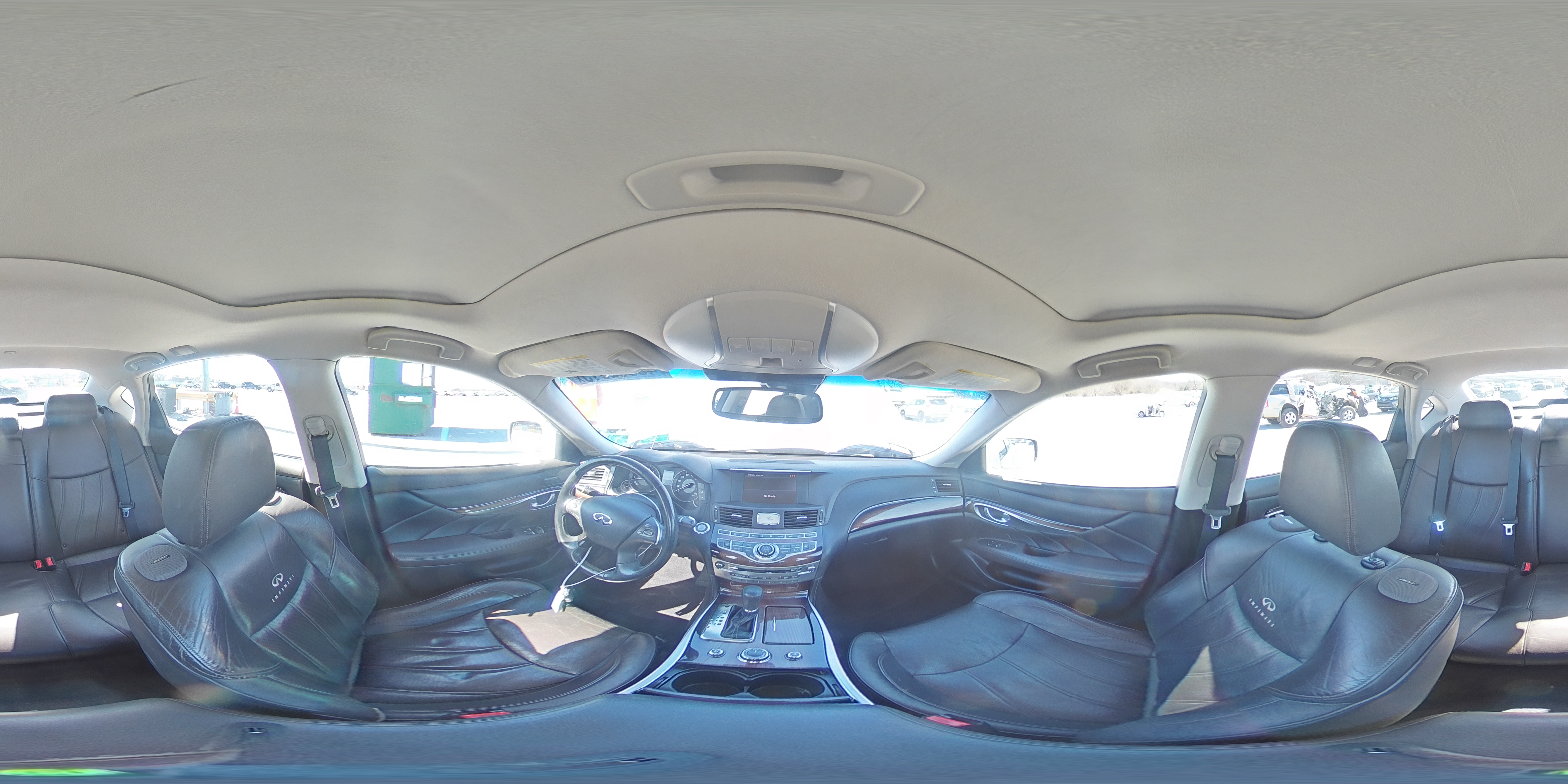 2011 Infiniti M - Image 13