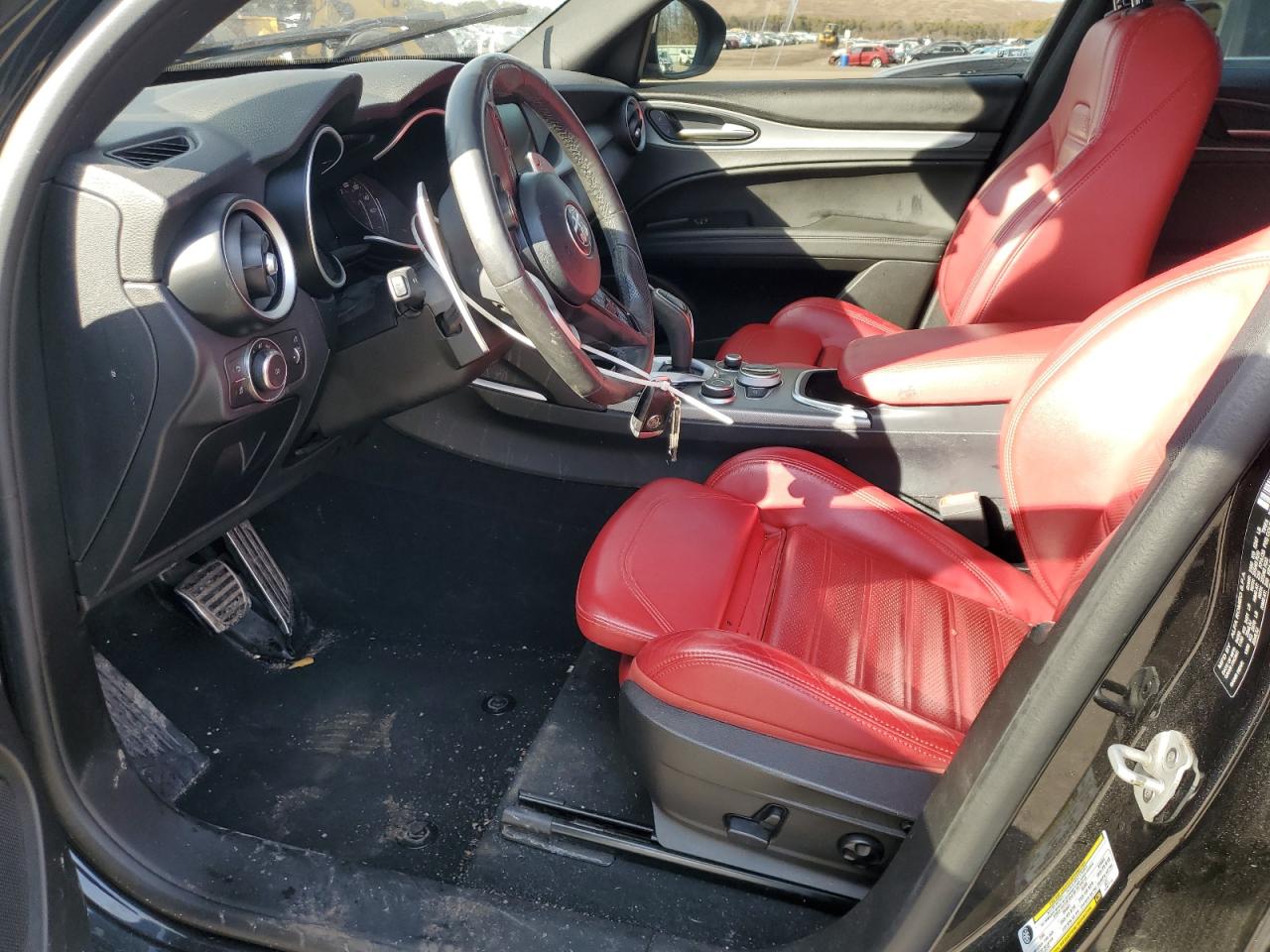 2022 Alfa Romeo Stelvio - Image 7