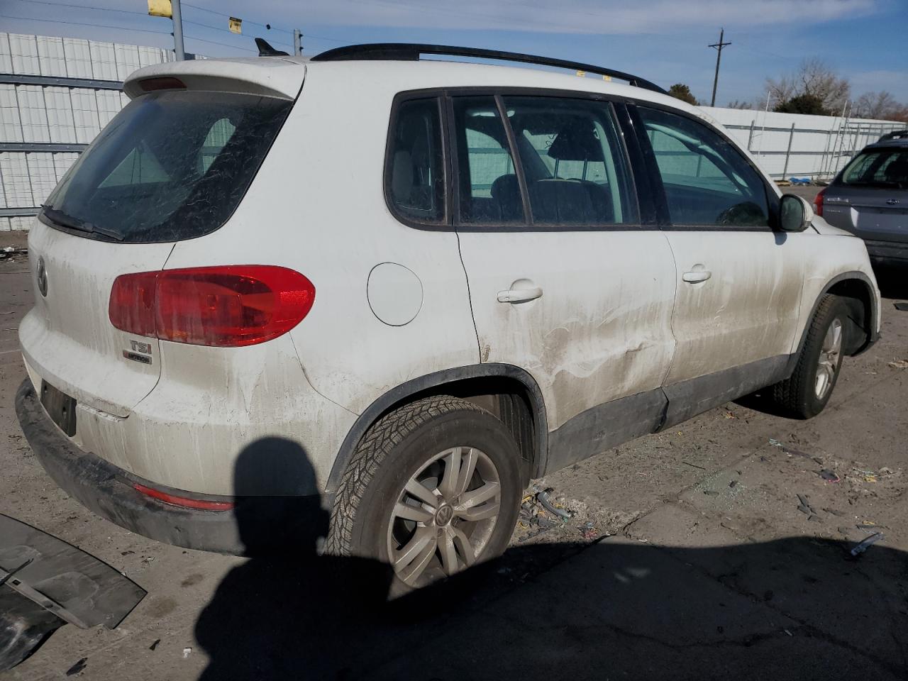 2017 Volkswagen Tiguan - Image 3
