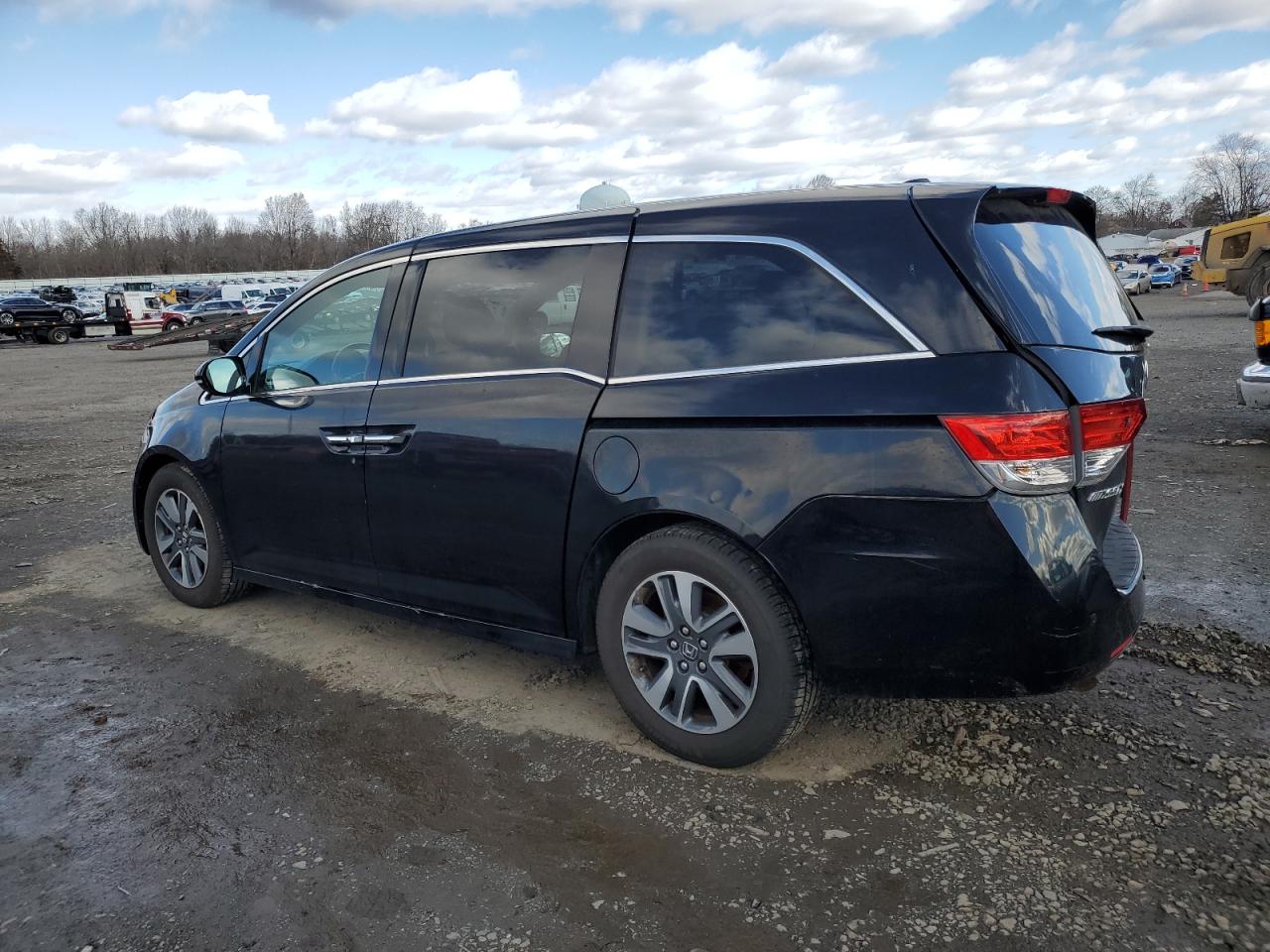 2015 Honda Odyssey - Image 2