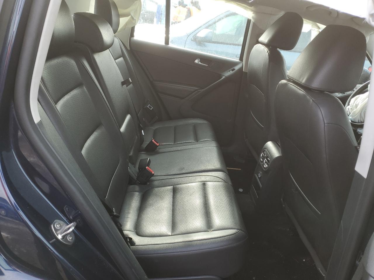 2016 Volkswagen Tiguan - Image 10