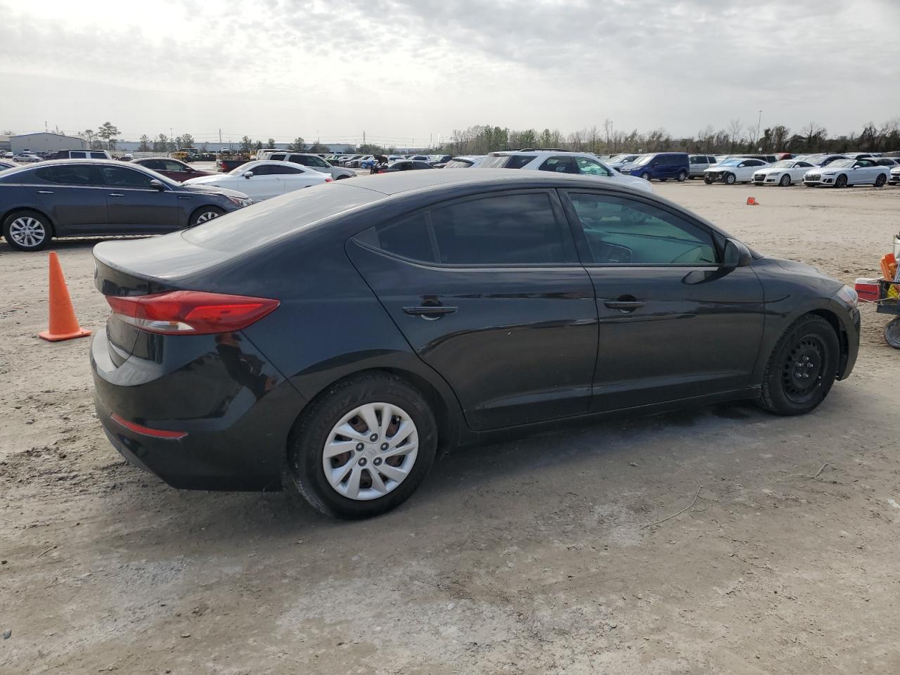 2018 Hyundai Elantra - Image 3