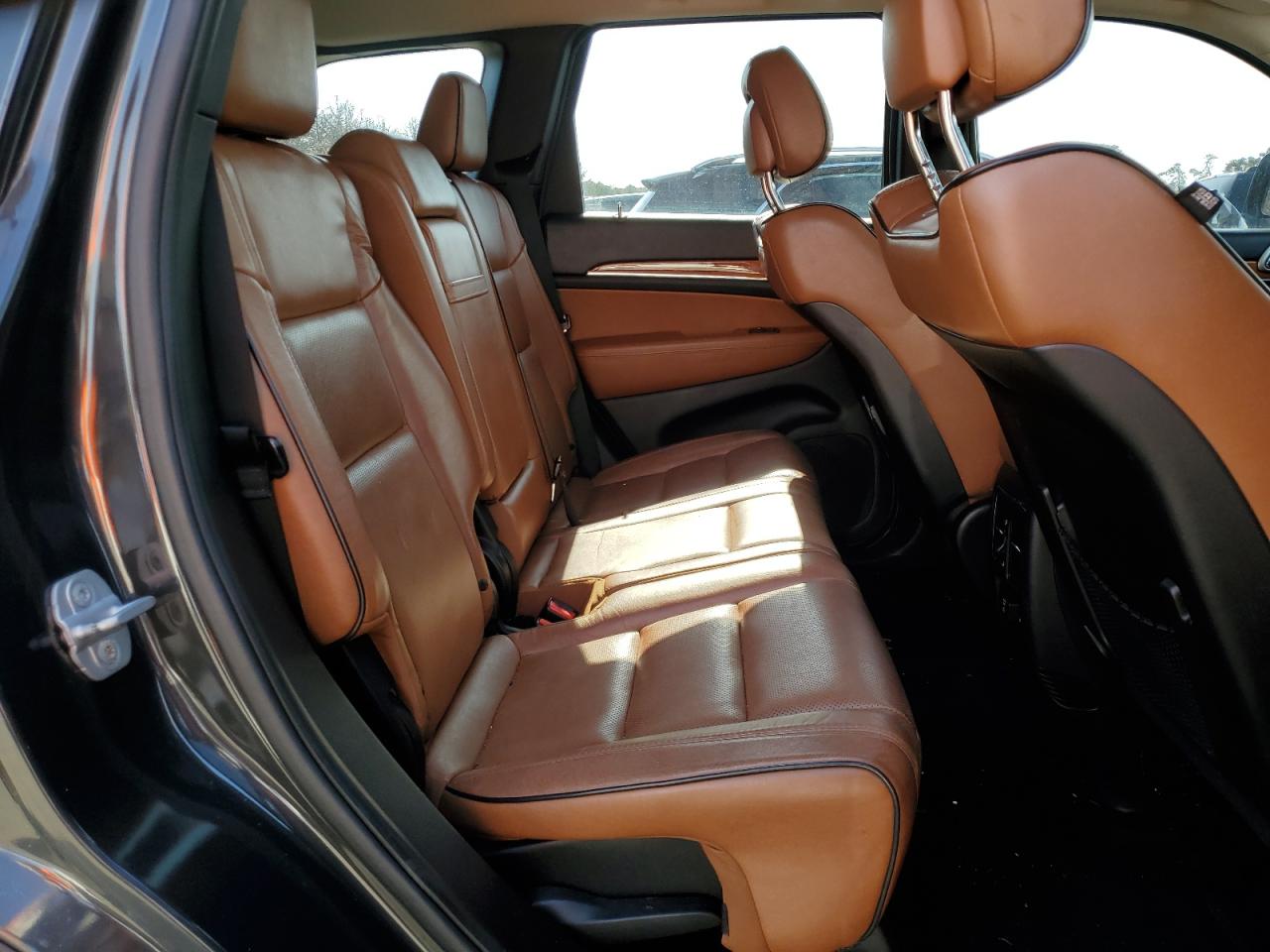 2011 Jeep Grand Cherokee - Image 11