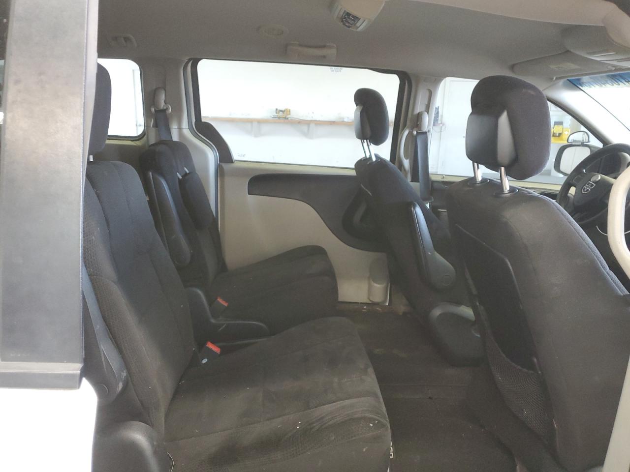 2012 Dodge Caravan - Image 11