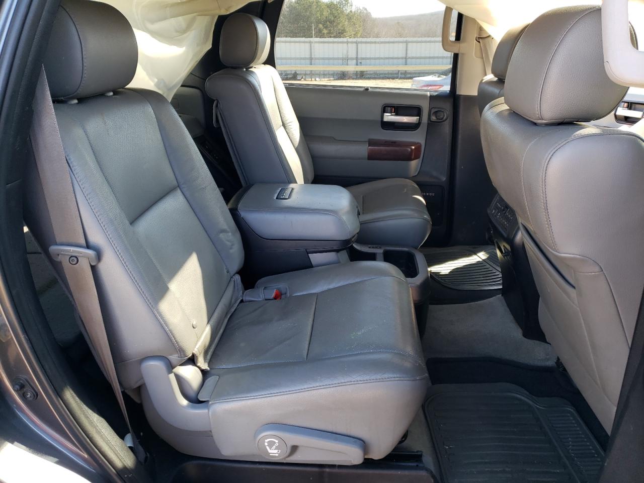 2011 Toyota Sequoia - Image 11