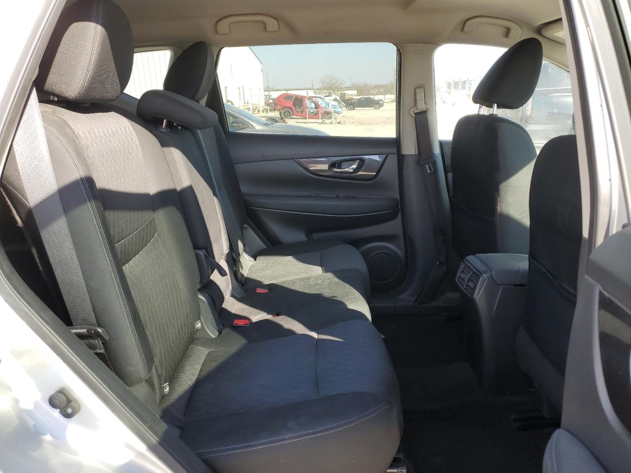 2018 Nissan Rogue - Image 11