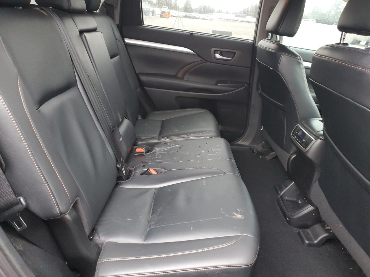 2019 Toyota Highlander - Image 12