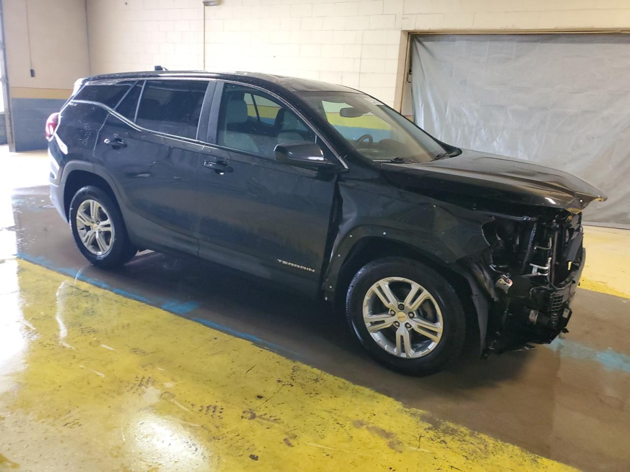 2022 GMC Terrain - Image 4