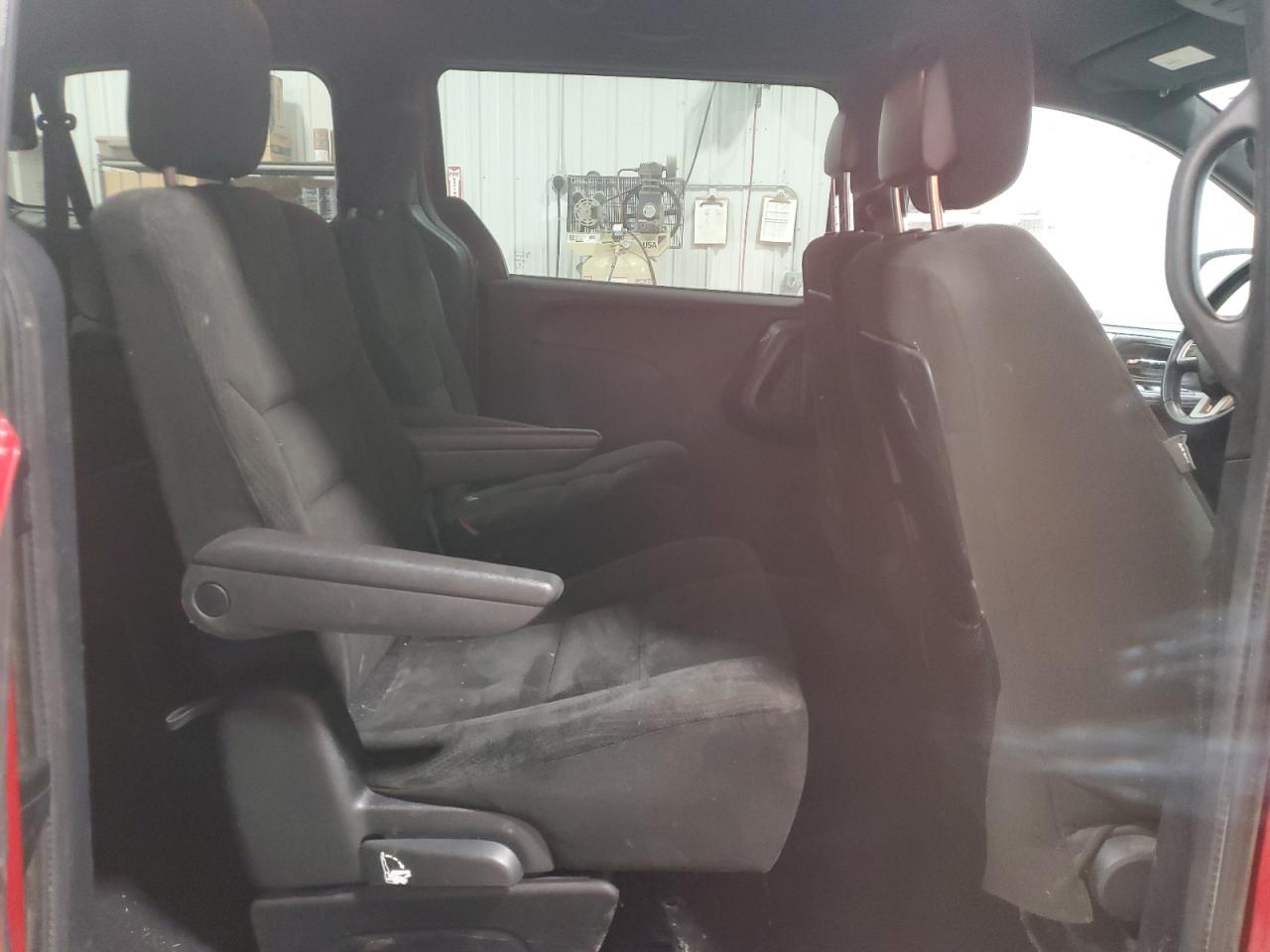 2015 Dodge Caravan - Image 11
