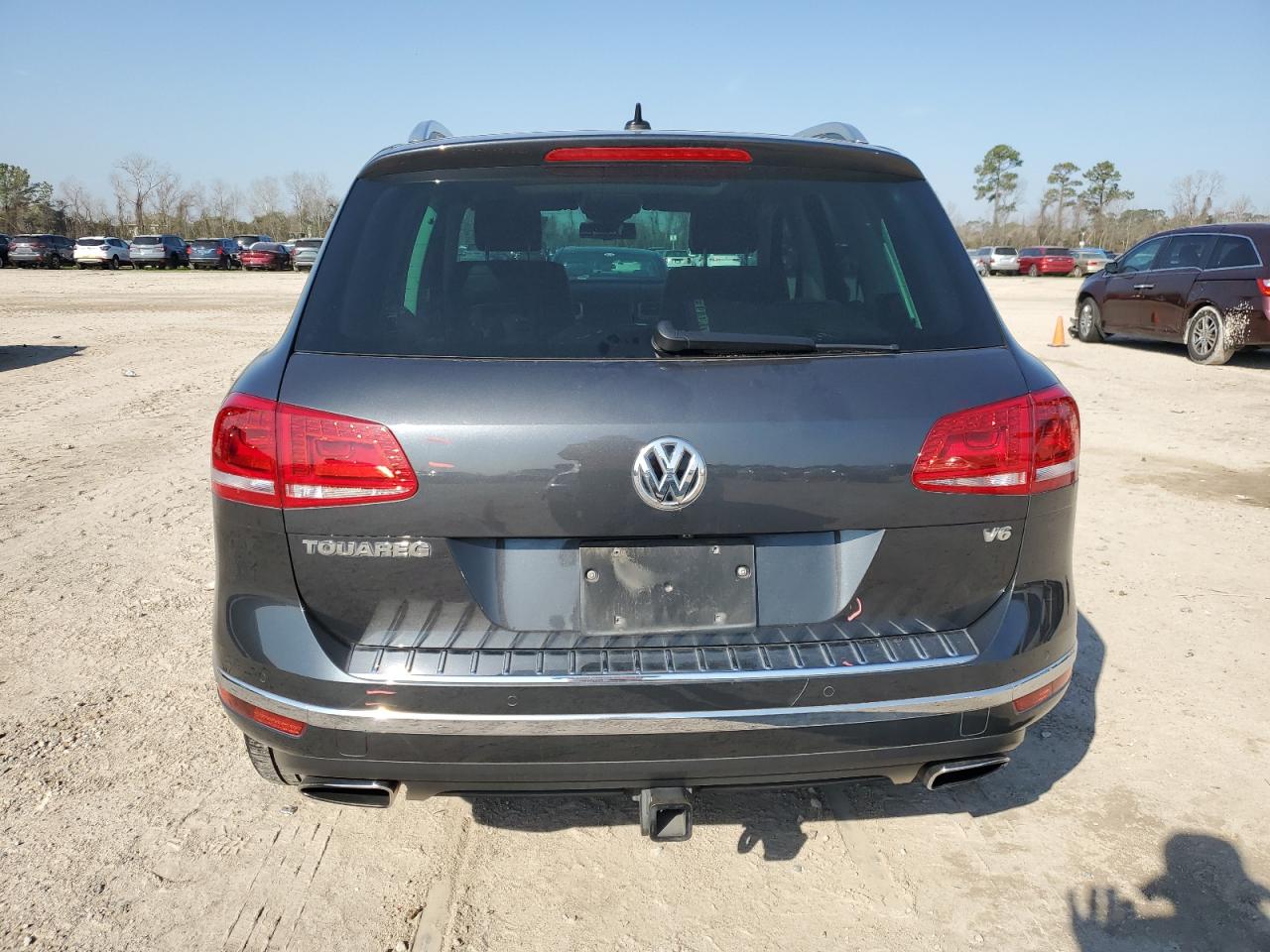 2016 Volkswagen Touareg - Image 6