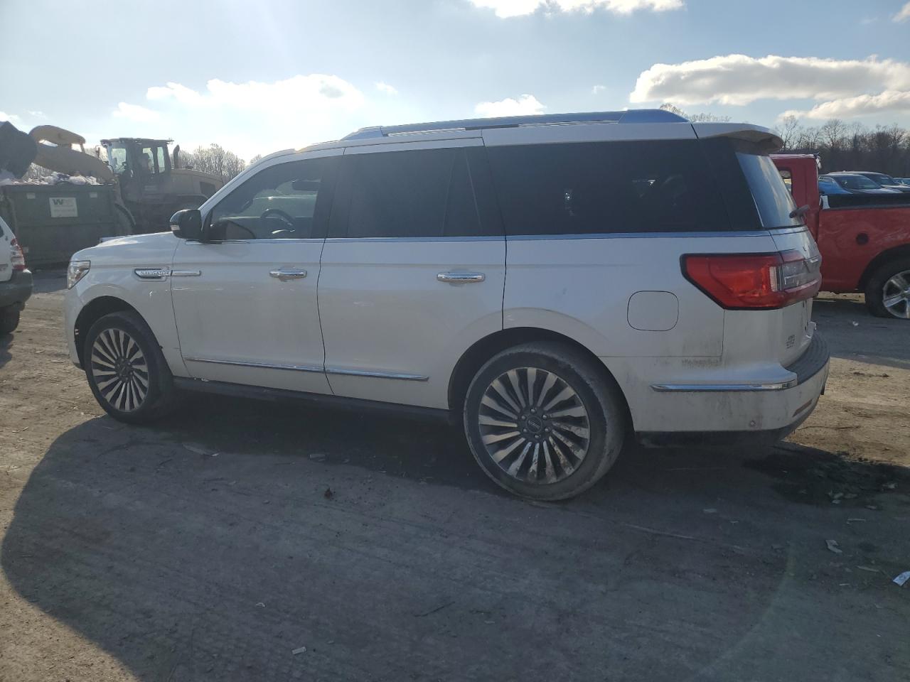 2019 Lincoln Navigator - Image 2