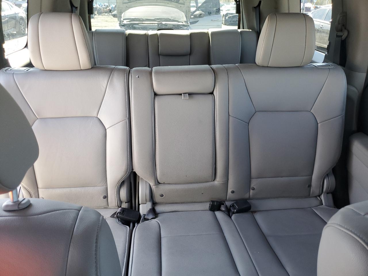 2015 Honda Pilot - Image 10