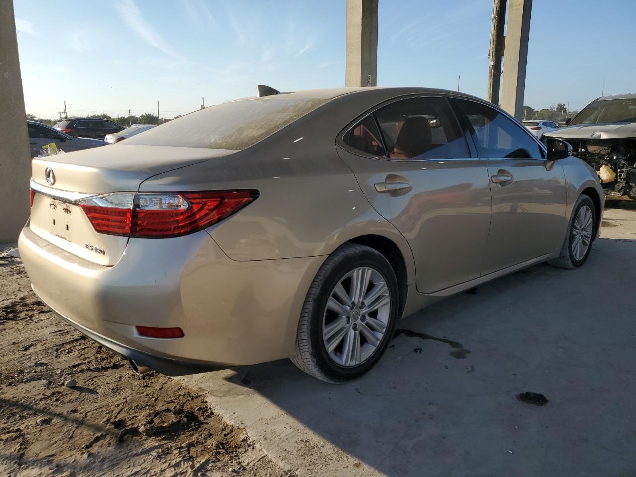 2015 Lexus ES - Image 3