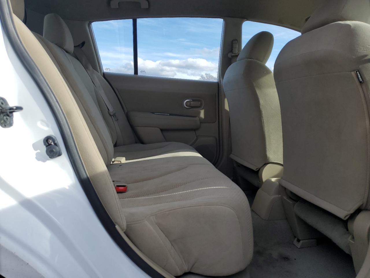 2011 Nissan Versa - Image 10
