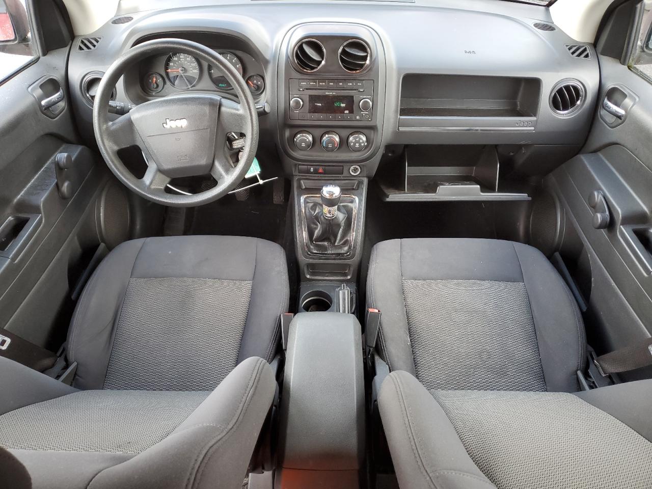 2010 Jeep Compass - Image 8