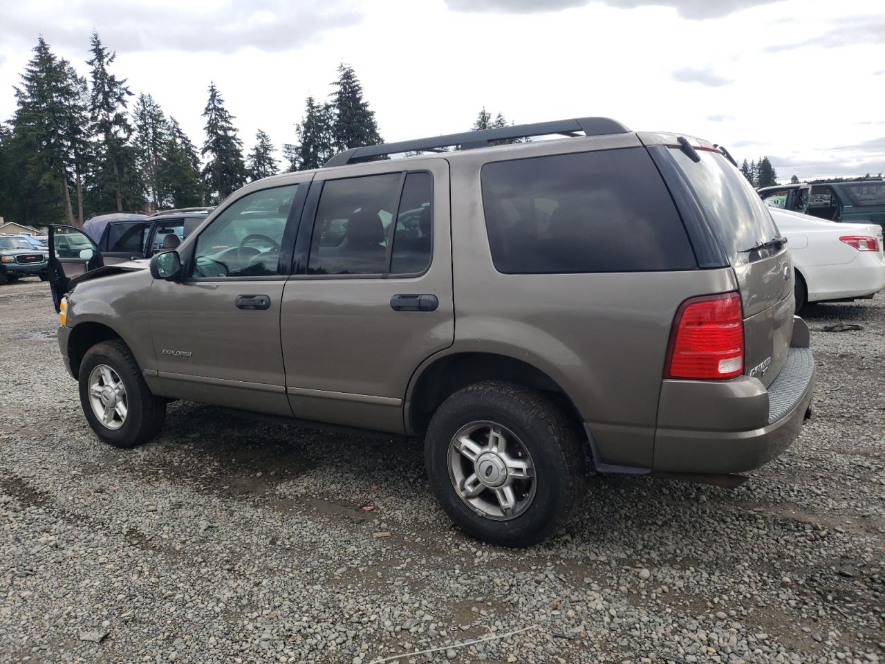 2005 Ford Explorer - Image 2