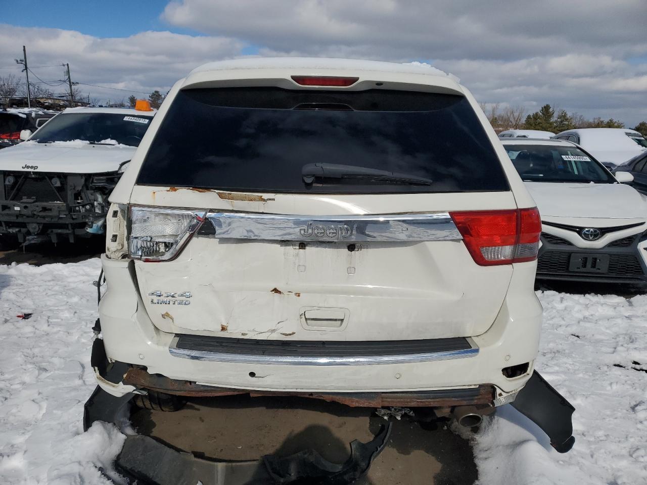2011 Jeep Grand Cherokee - Image 6