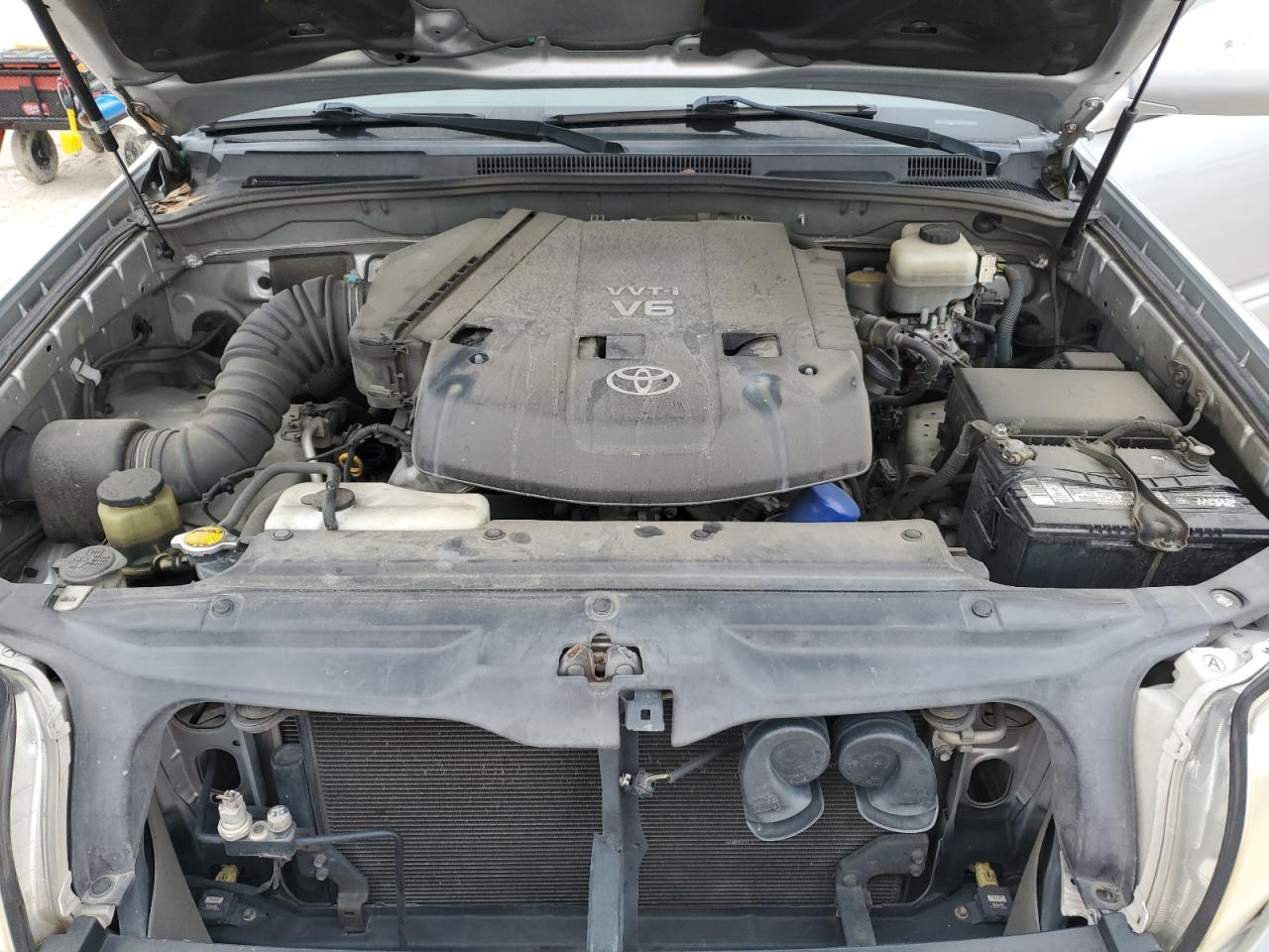 2005 Toyota 4Runner - Image 13