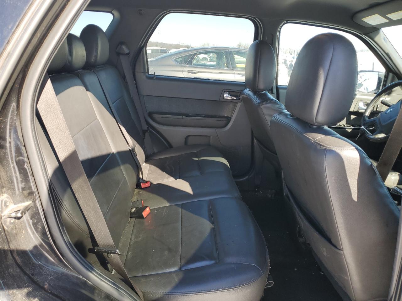 2011 Ford Escape - Image 11