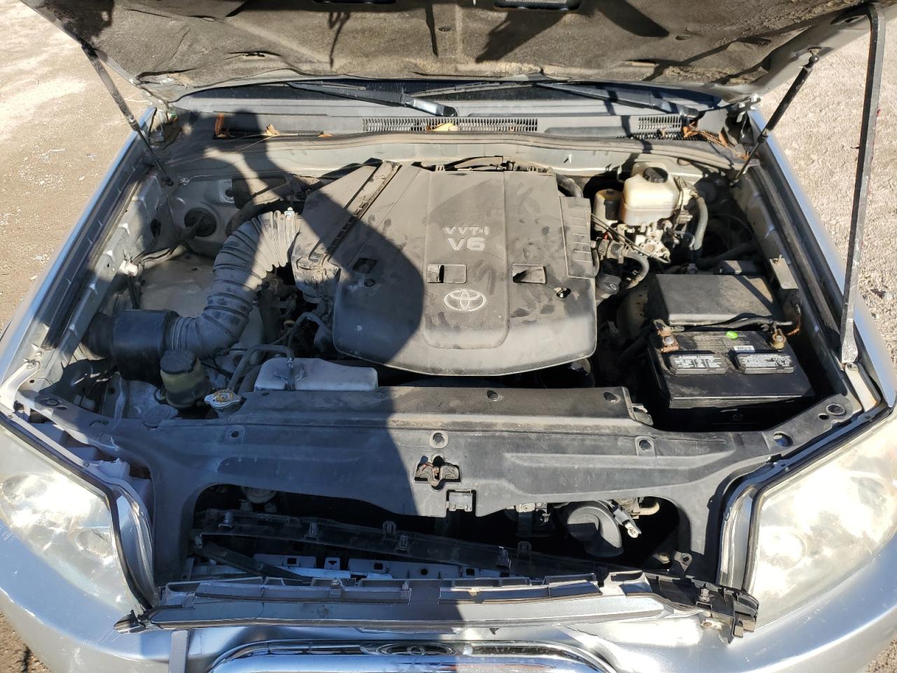 2005 Toyota 4Runner - Image 12