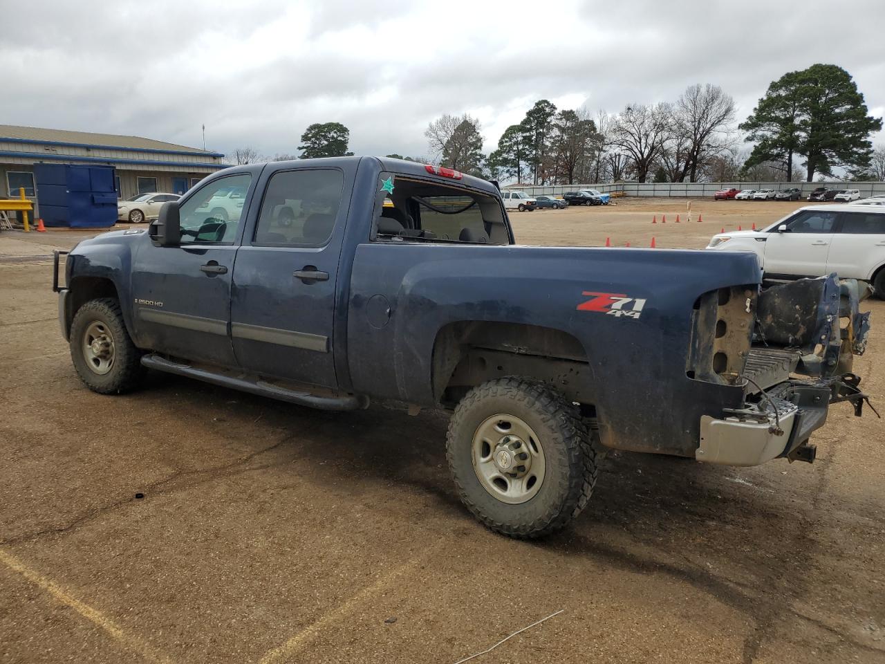 2009 Chevrolet Silverado - Image 2