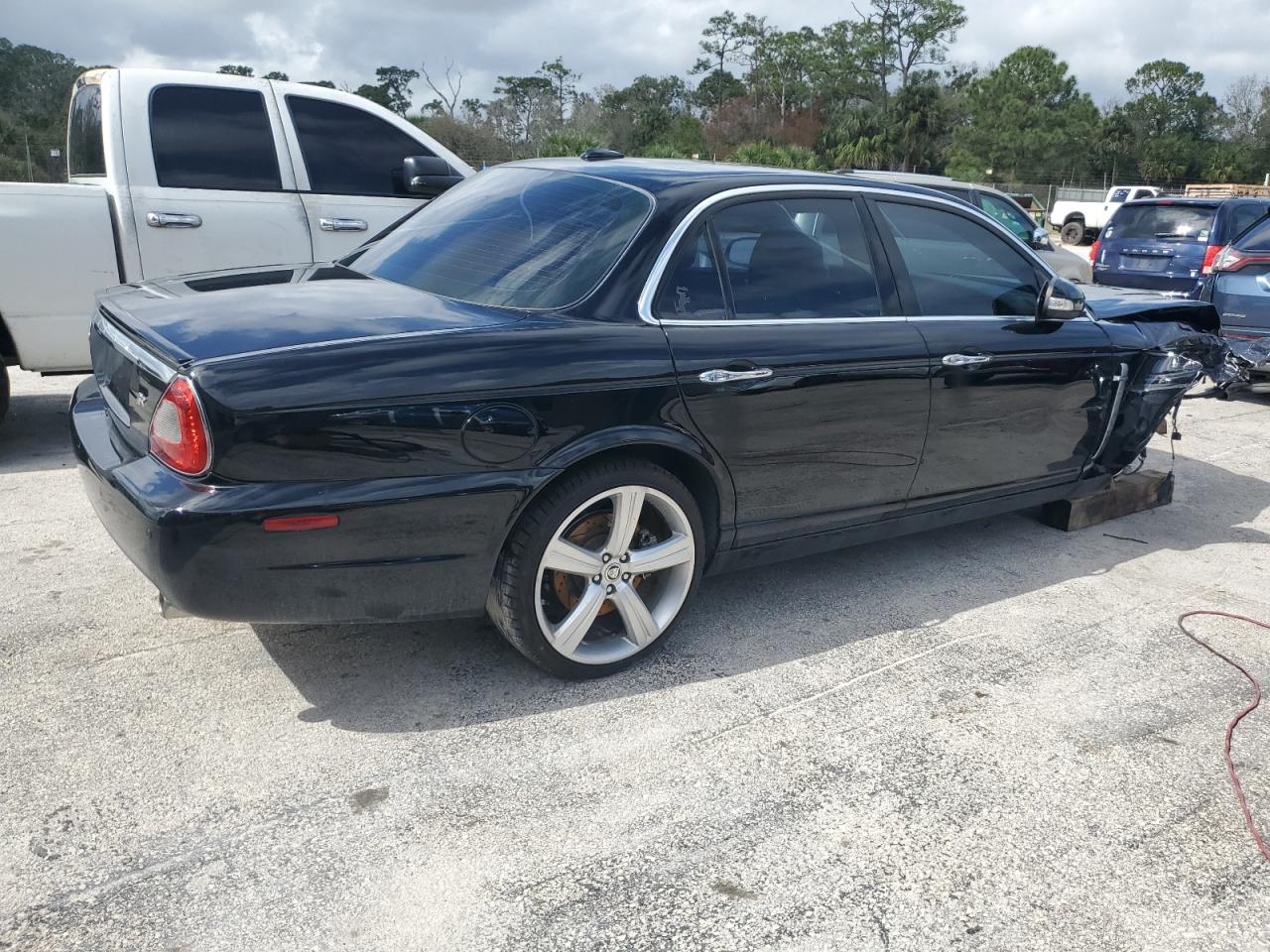 2008 Jaguar XJR - Image 3