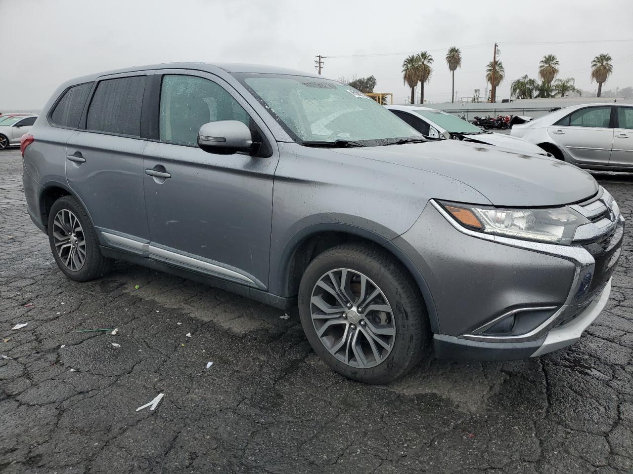 2018 Mitsubishi Outlander - Image 4