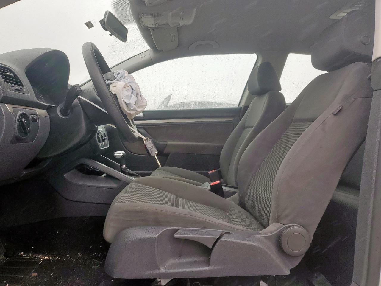 2009 Volkswagen Golf - Image 7