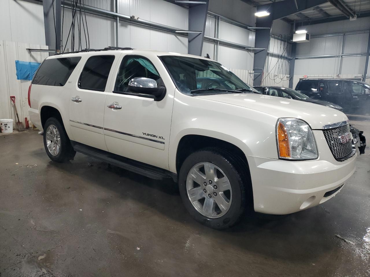 2013 GMC Yukon - Image 4