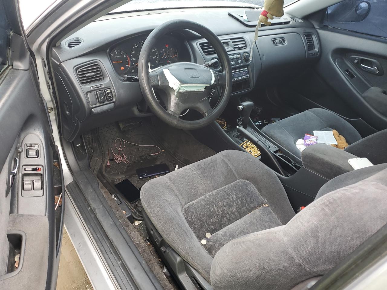 2000 Honda Accord - Image 8