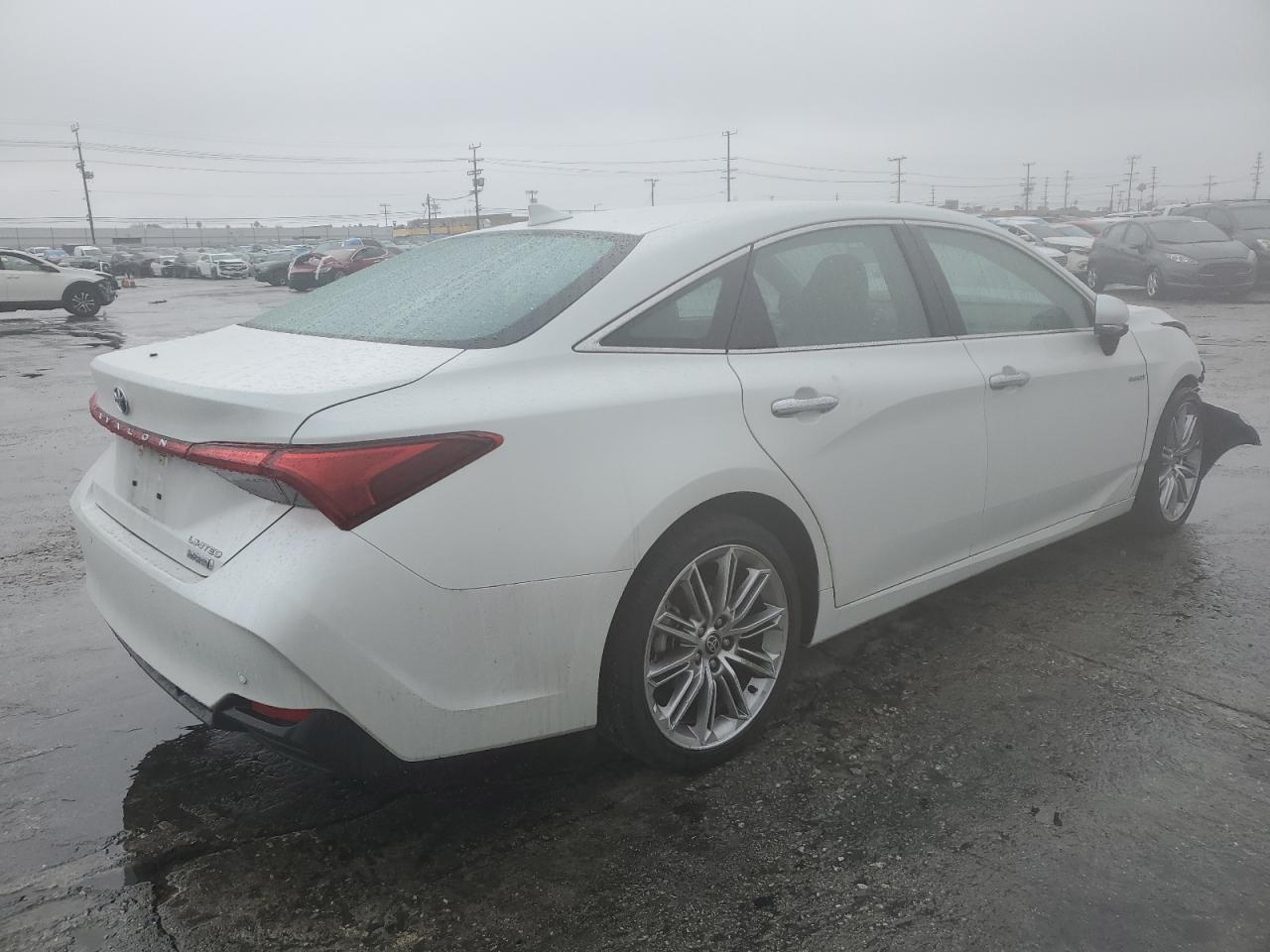2021 Toyota Avalon - Image 3