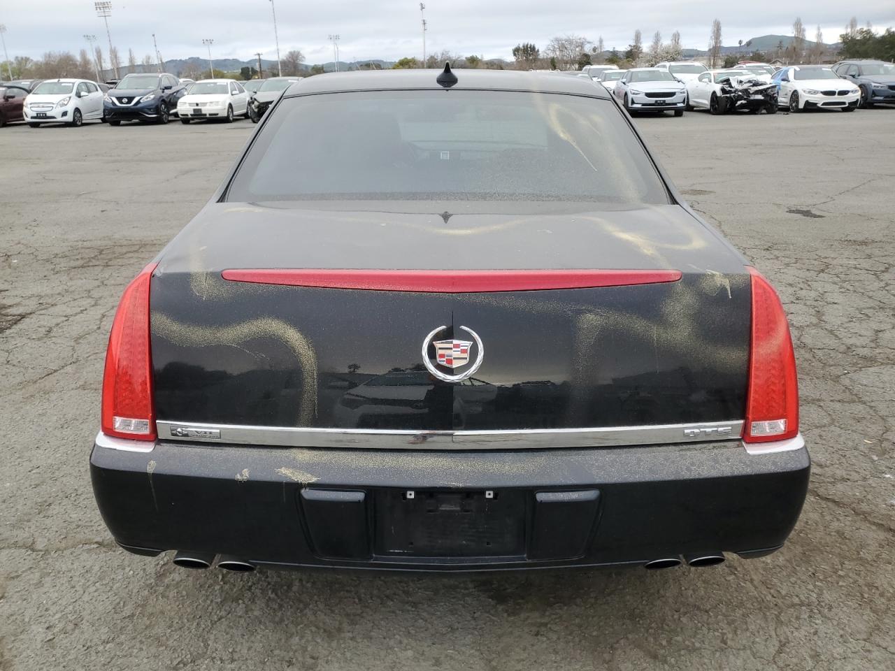 2010 Cadillac DTS - Image 6