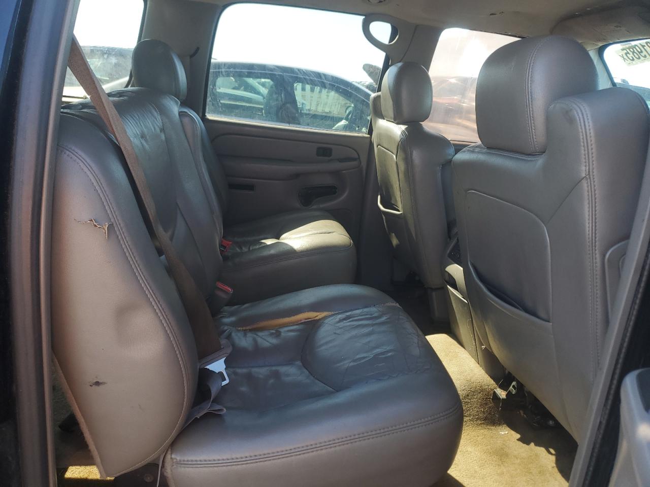 2005 GMC Yukon - Image 11
