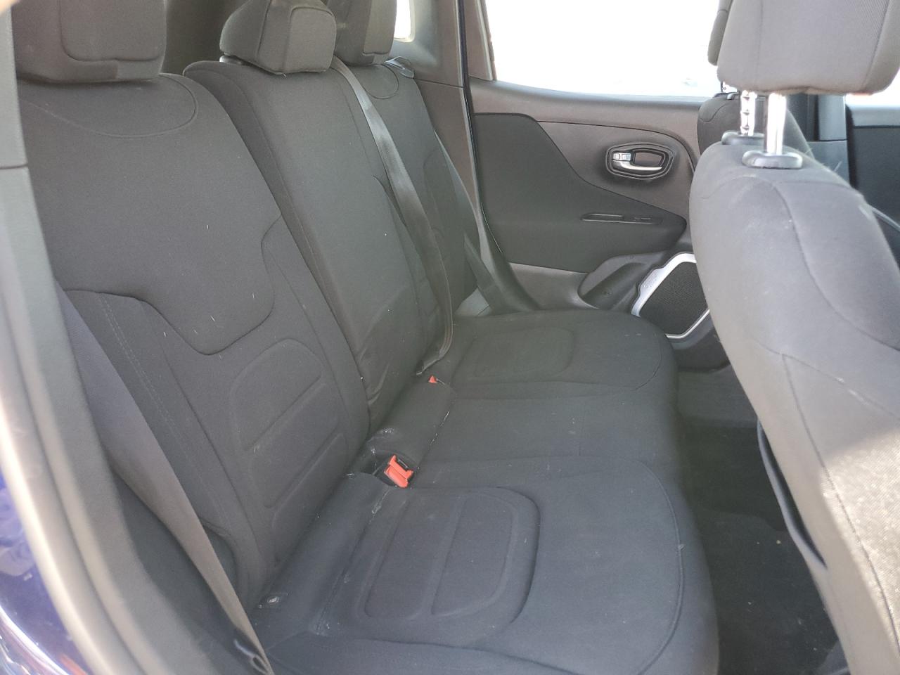 2018 Jeep Renegade - Image 11