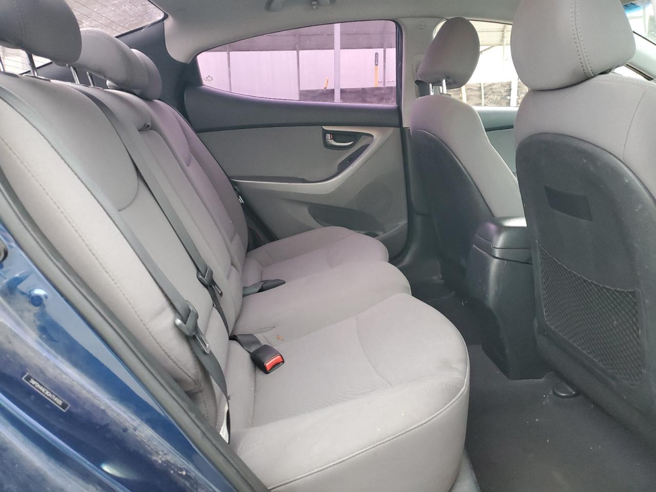 2016 Hyundai Elantra - Image 10