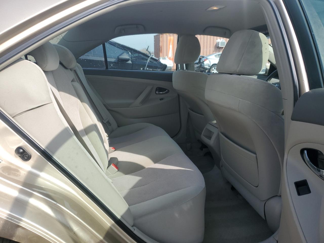 2010 Toyota Camry - Image 11