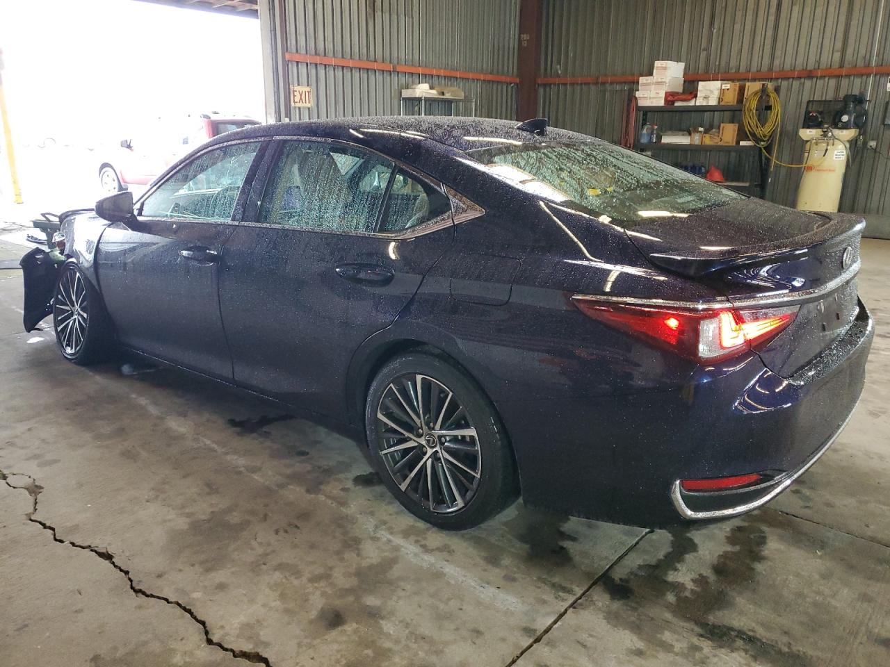 2023 Lexus ES - Image 2