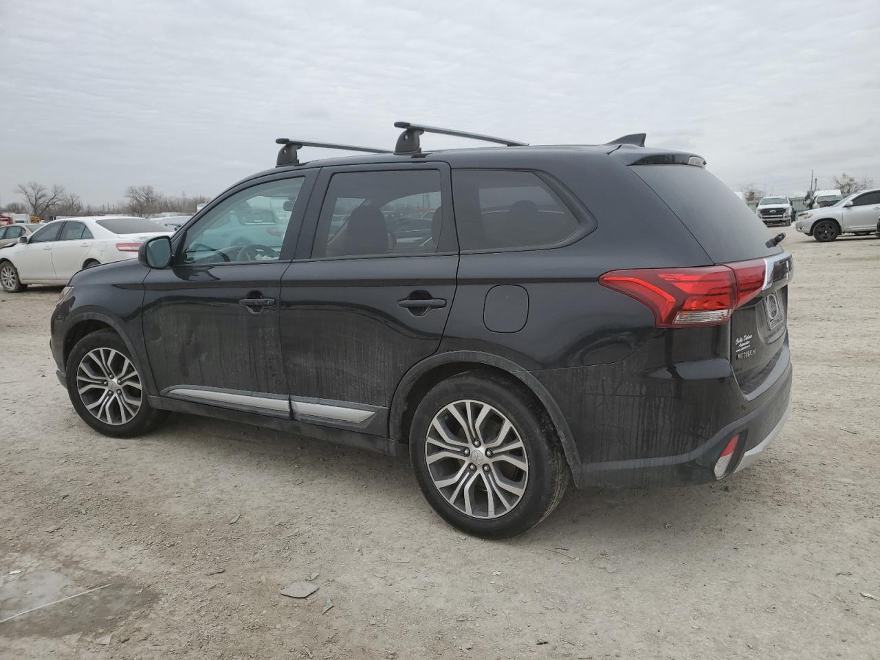 2018 Mitsubishi Outlander - Image 2