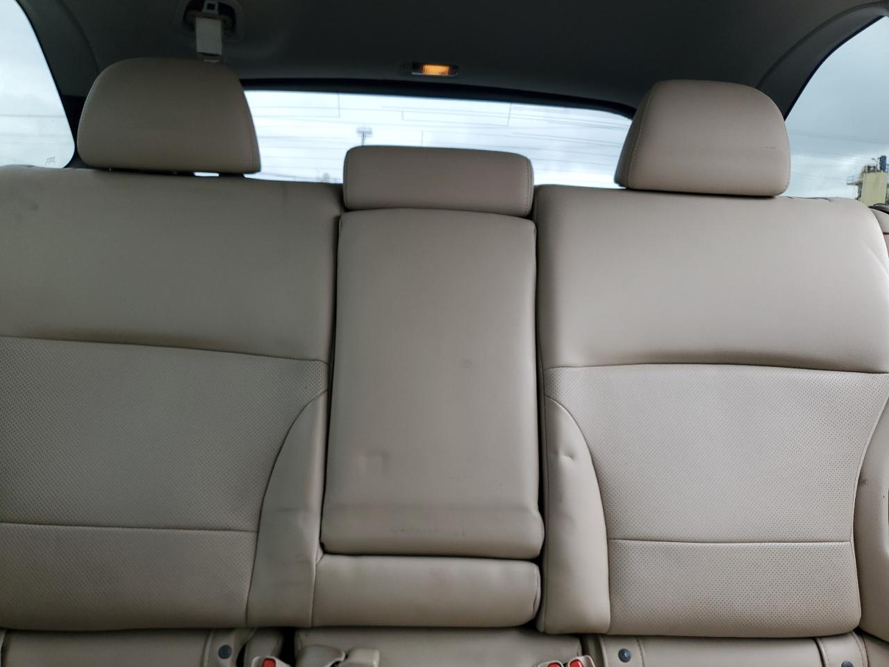 2015 Subaru Outback - Image 10