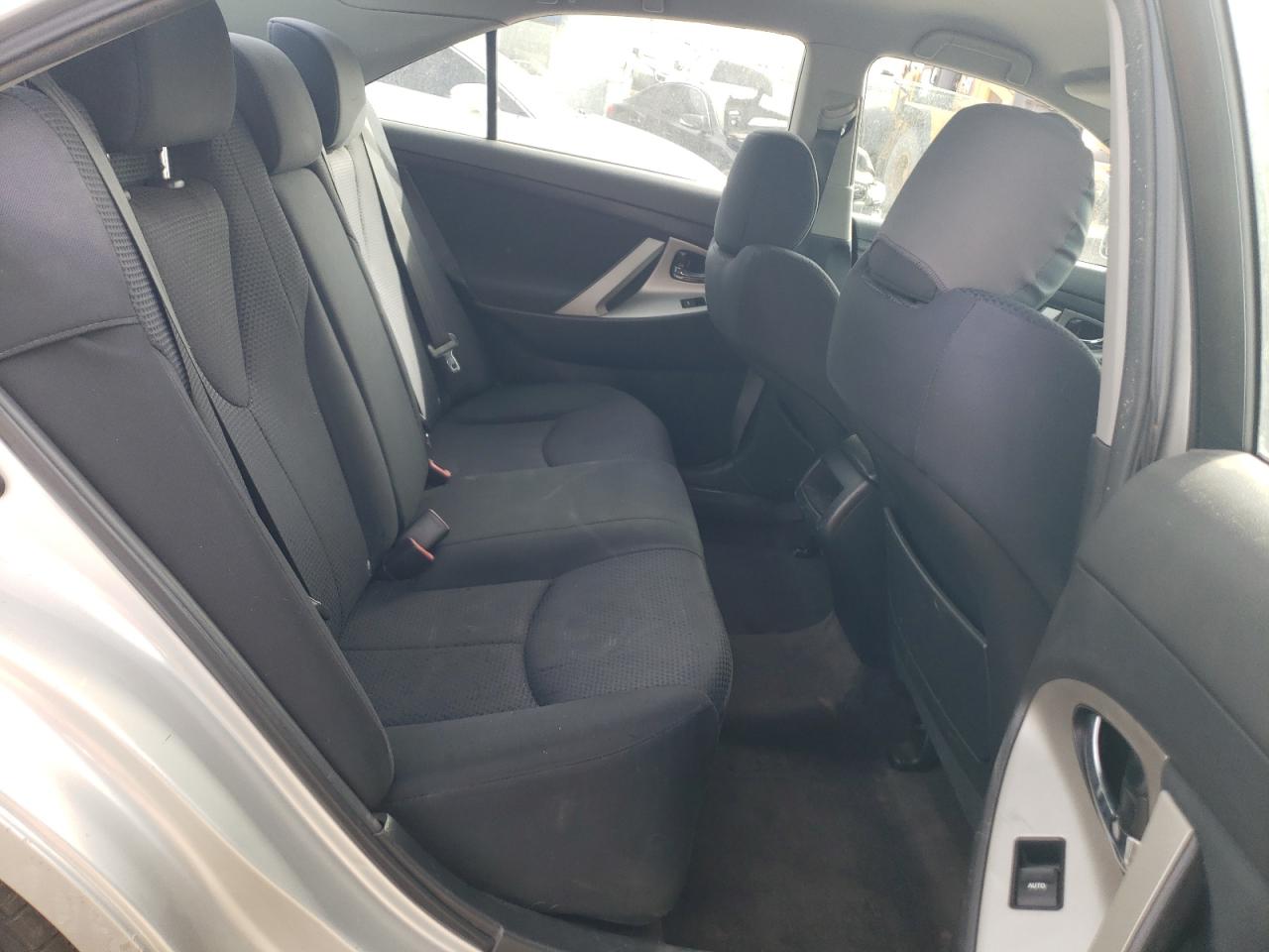 2011 Toyota Camry - Image 11