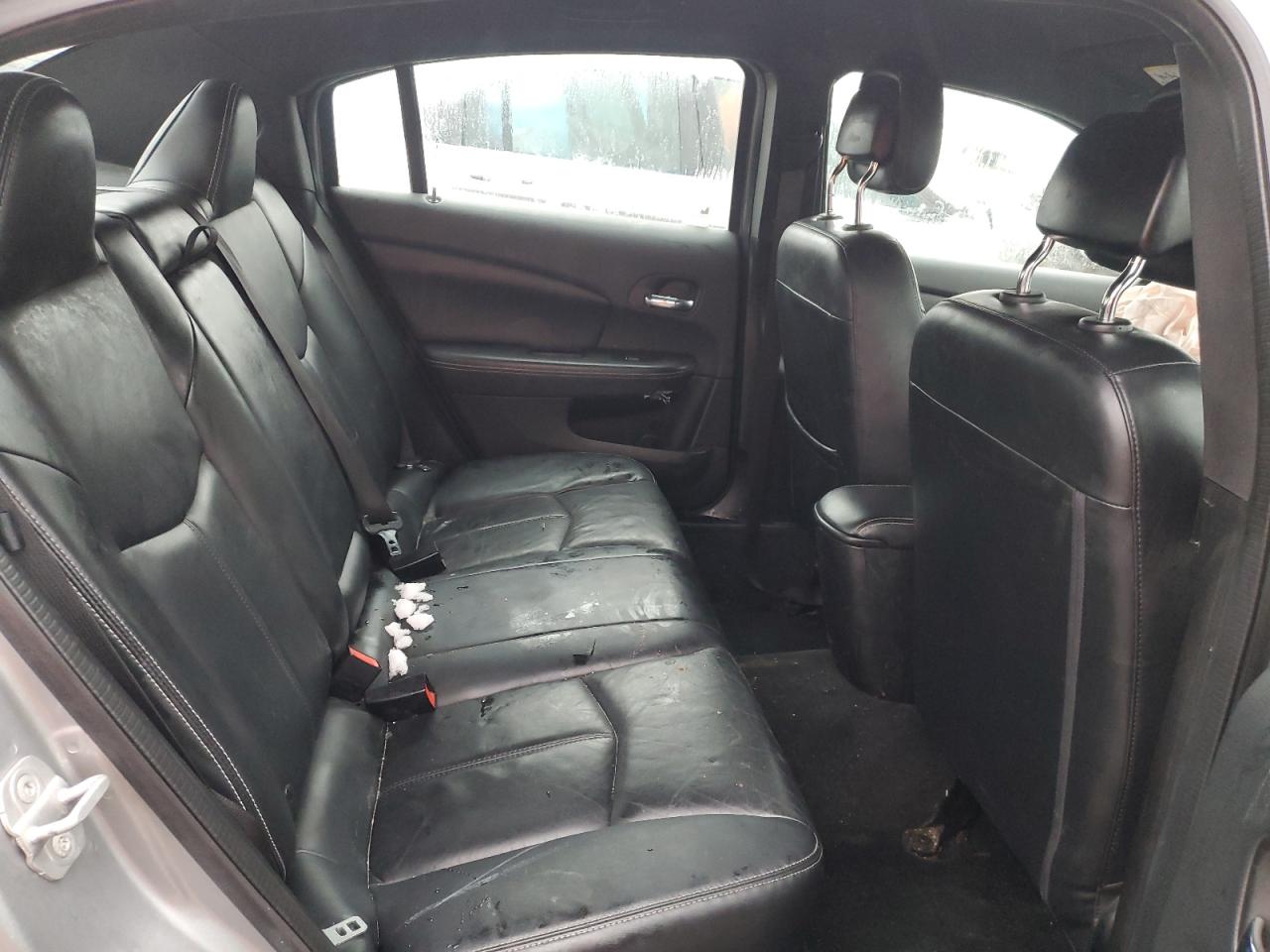2013 Chrysler 200 - Image 10