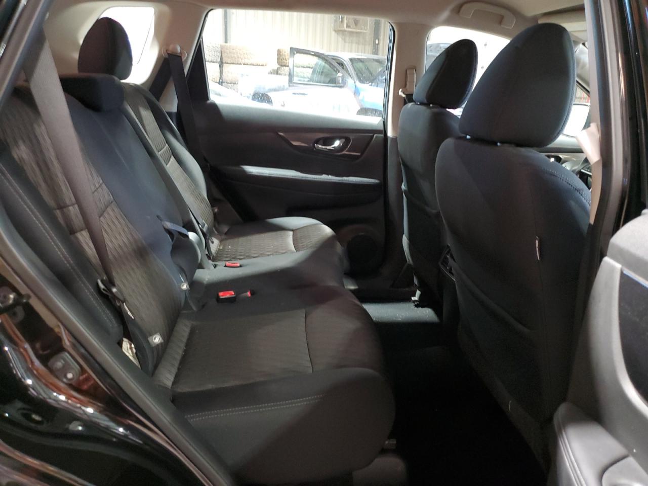 2017 Nissan Rogue - Image 11
